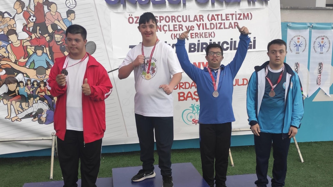 Okul Sporları Özel Sporcular Atletizm Türkiye Birinciliği Müsabakası Yapılmıştır